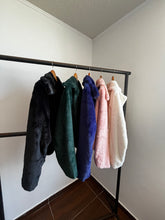 Cargar imagen en el visor de la galería, Abrigo piel de peluche

