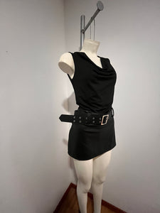 Falda short cuerina