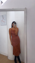 Cargar imagen en el visor de la galería, Vestido Polka encaje
